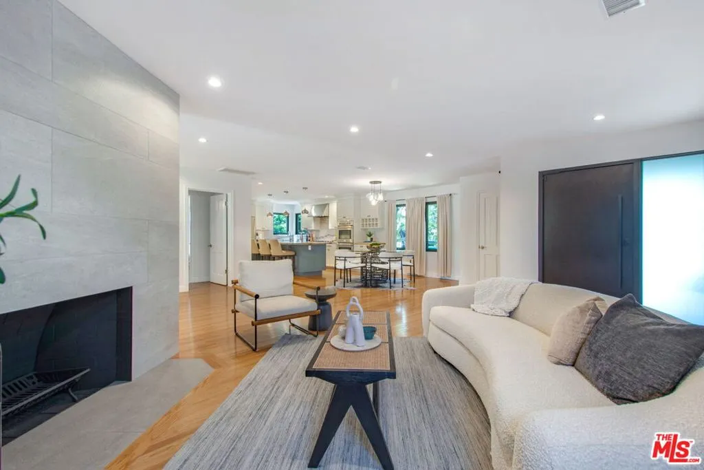 3558 S Muirfield Road, Los Angeles, California 90016 home-pic-31